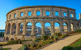 Apartment Sunrise Fuer 6 Personen In Pula-Stinjan